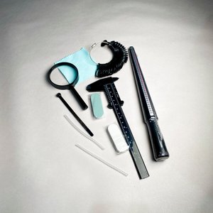 Lote siguiente: Set de Joyería: Anillos, Mandril, Lupa y Calibrador