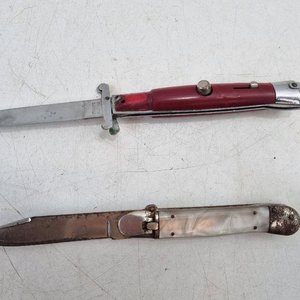 Conjunto de Dos Navajas Clásicas y Automáticas con Grabado 'Stainless Rostfrei' - imagen 3