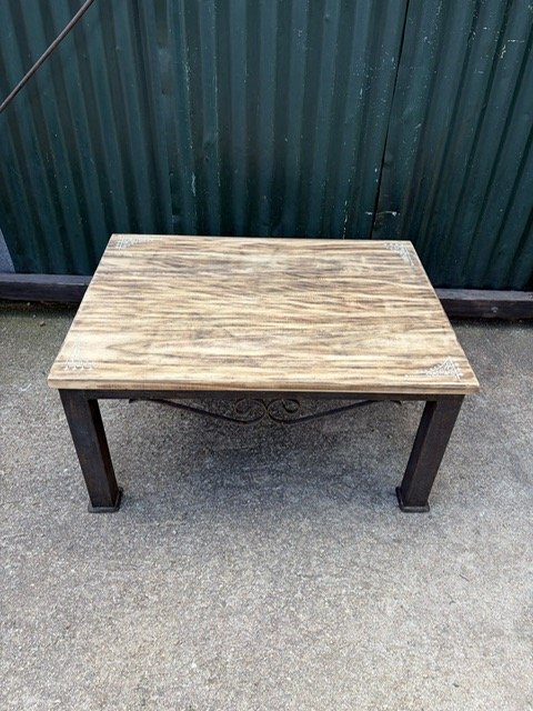 Mesa Ratona Moderna de Madera y Hierro