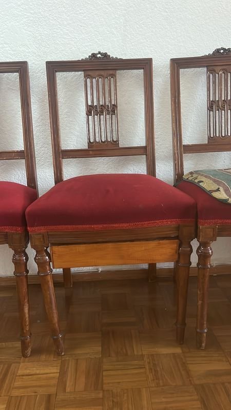Sillas antiguas de madera con asientos tapizados - imagen 8
