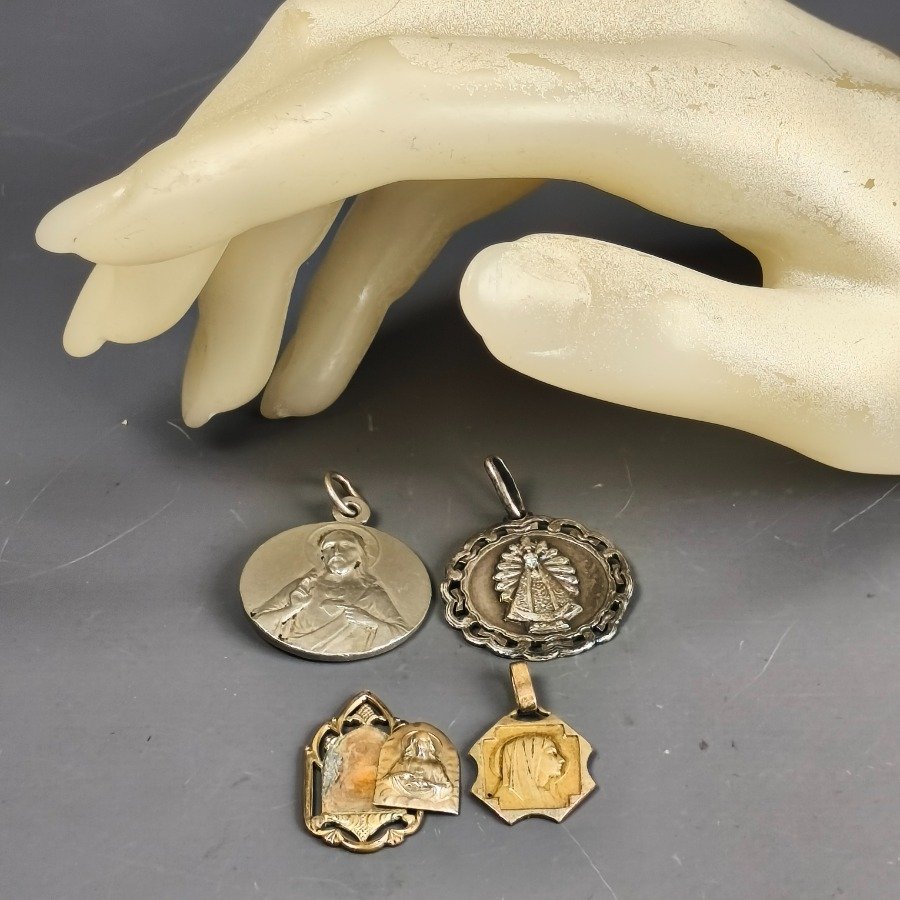 Item 16435 - Image 2