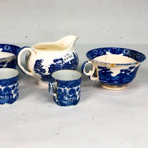 Seis Piezas de Porcelana Estilo Willow: Lechera, Tazas y Pocillos - imagen 3