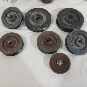 Lote de Ruedas Usadas para Portones y Cortinas - imagen 3