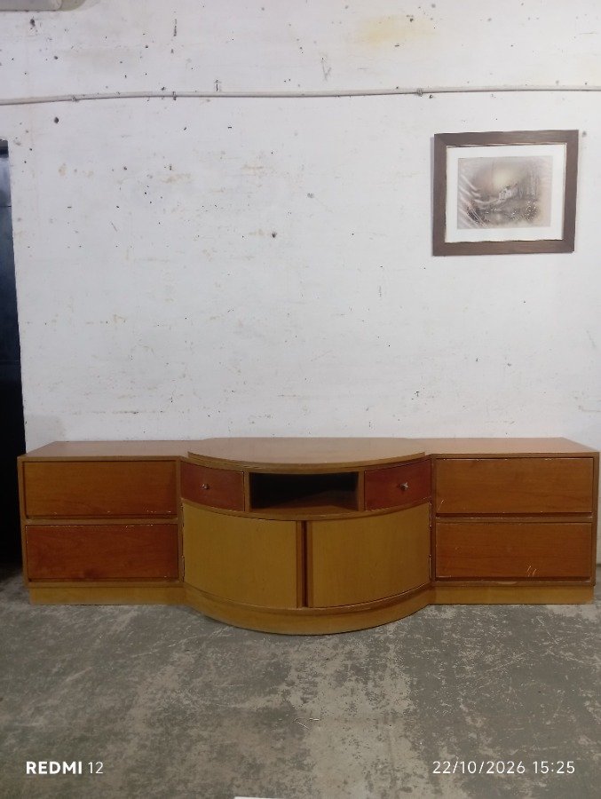 Rack Modular Bajo de Madera con Cuerpo Curvo, 6 Cajones y 2 Puertas