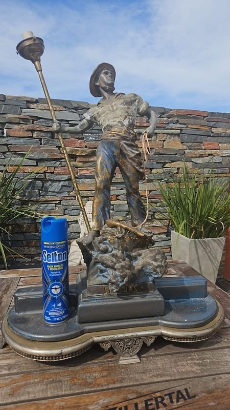 Figura en Petit Bronce de un Marinero