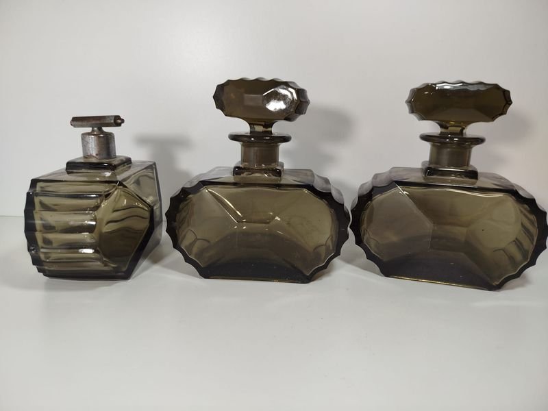 Lote anterior: Frascos de cristal antiguos para perfumes y líquidos