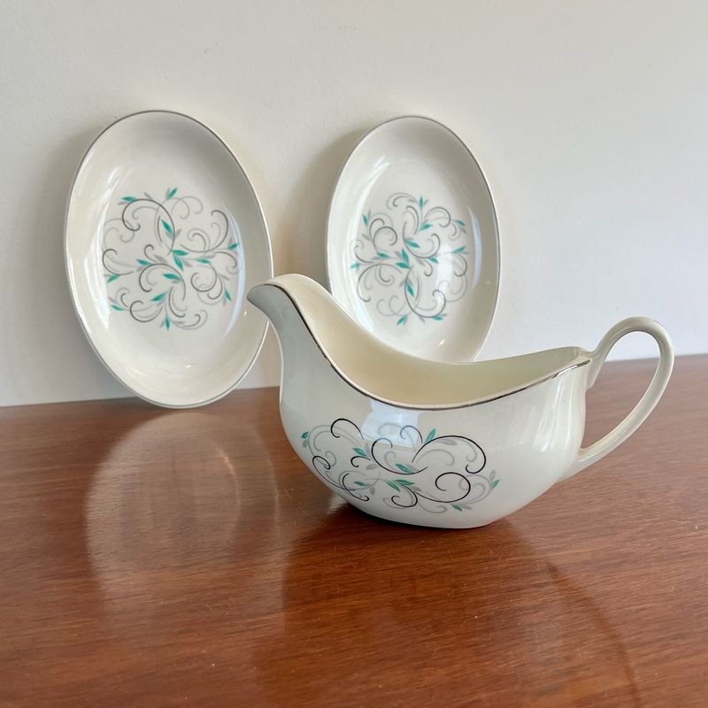 Salsera Inglesa Antigua Johnson Bros con 2 Mini Fuentes Ovaladas