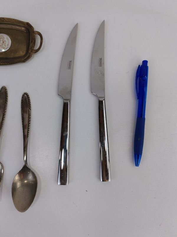 Cubiertos y Bandejas Miniatura en Plata y Metal - imagen 2