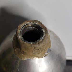 Porrón de Aluminio Sellado con Etiqueta y Tapa de Bronce - imagen 4