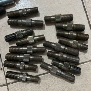 Lote de Tornillos para Rueda de Camión y Carro - imagen 8