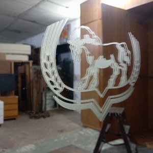 Espejo Rectangular con Marco de Madera y Grabado de Caballos y Herradura - imagen 5
