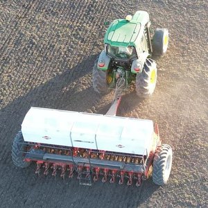 Sembradora Kuun con Tractor John Deere - imagen 4