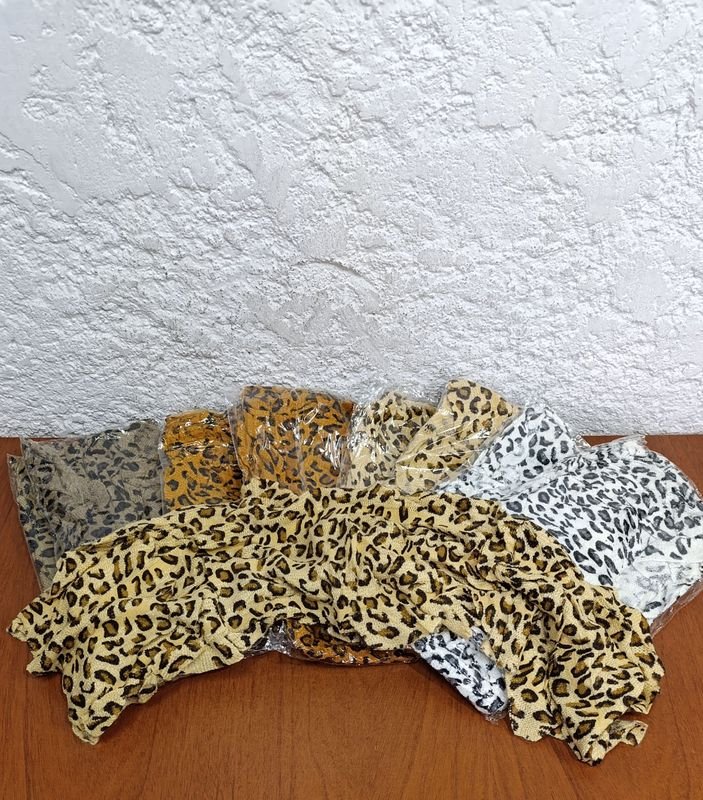 Lote siguiente: Conjunto de 2 Chalinas para Dama