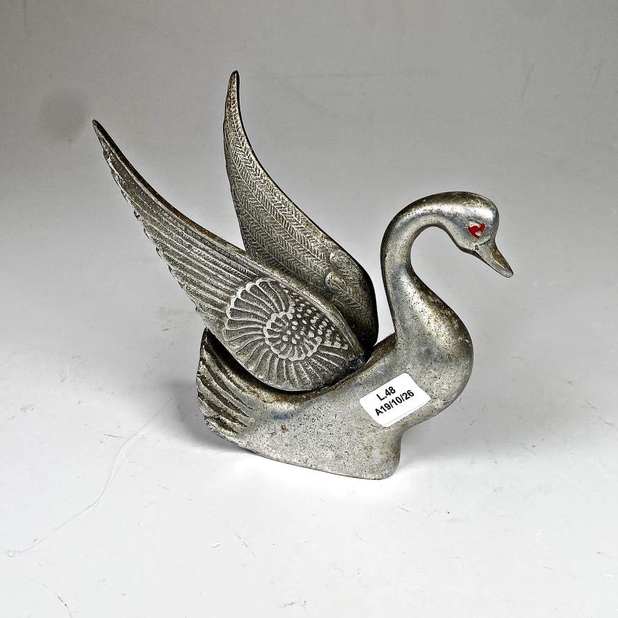 Aplique Cisne Metálico Decorativo