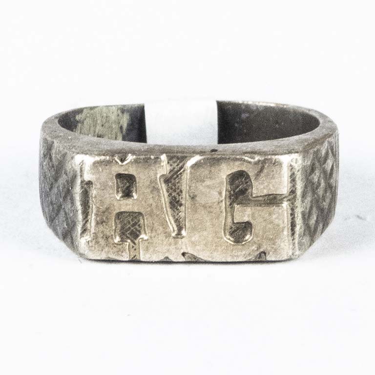 Anillo de plata con iniciales HG - Detalles en Español