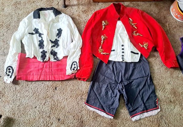 Traje de baile regional español estilo torero - imagen 1