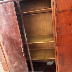 Ropero Antiguo de Madera Oscura con Dos Puertas - imagen 5