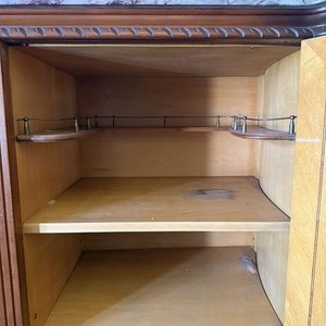 Armario Organizador Antiguo con Tapa de Mármol y Herrajes Ornamentales - imagen 9