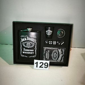 Set Jack Daniel's: Petaca, Vaso, Naipes y Dados - imagen 2
