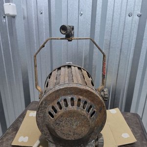 Foco Proyector Industrial Antiguo con Lente Acanalado - imagen 9