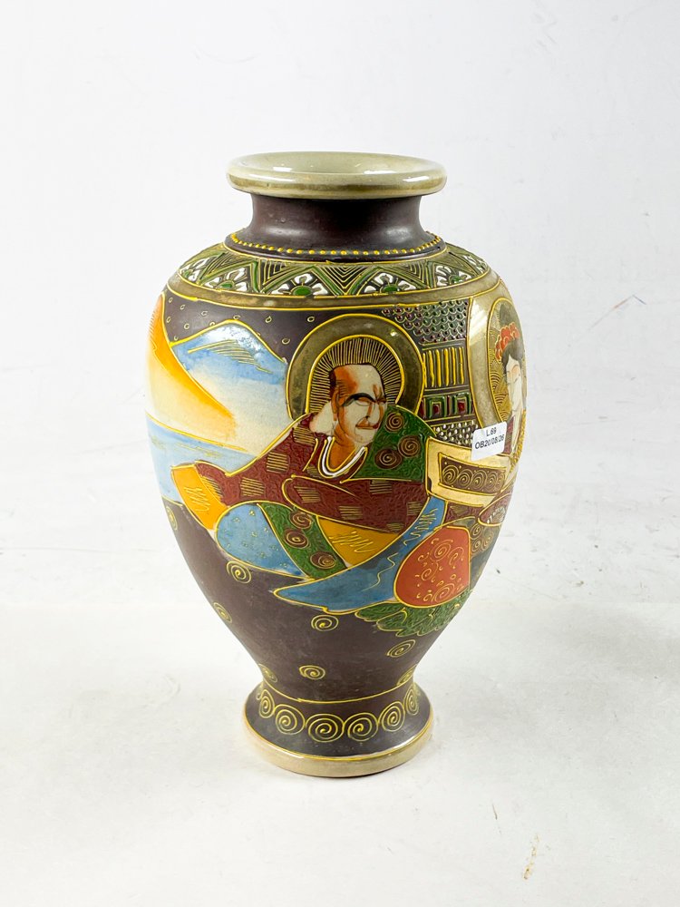 Florero de Porcelana Satzuma con Diseño Oriental, 31 cm