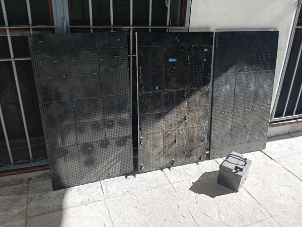 Exhibidores de Comercio con Batería a la Vista - imagen 3