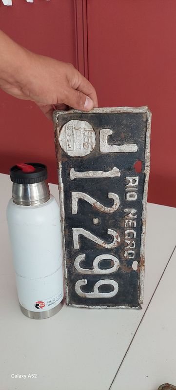 Placas de matrícula viejas y dañadas - imagen 6