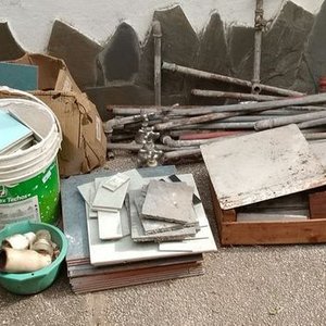 Lote anterior: Lote de Materiales de Construcción: Caños Galvanizados, Cerámicas, Azulejos y Recortes de Mármol