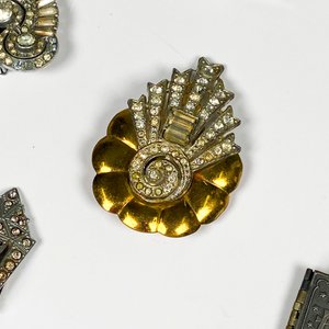 Lote de 6 Accesorios Vintage: Clips, Prendedor, Portalibretas y Polvera - imagen 3