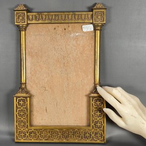 Portarretratos de Bronce Macizo con Diseño Arquitectónico - imagen 3
