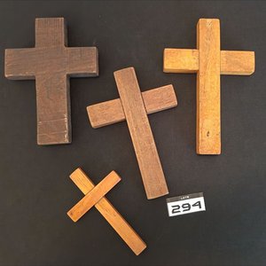 Conjunto de 4 Cruces Religiosas de Madera con Detalles Metálicos - imagen 2