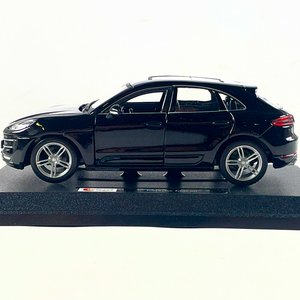 Auto a Escala Burago Porsche Macan Turbo 1/24 Negro - imagen 3