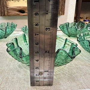 Juego de 6 Compoteras de Vidrio Verde con Borde Ondulado - imagen 5