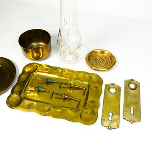 Seis Piezas de Bronce y Vidrio: Fanal Tallado, Compotera, Bandejas y Platos - imagen 4
