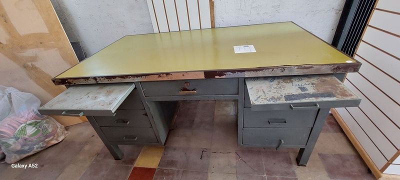 Buen escritorio en chapa con cajones y bandejas: Análisis detallado - imagen 5