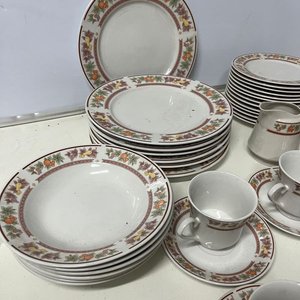 Juego de Porcelana China con Tazas, Platos y Bowls - imagen 3