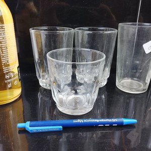 Lote Variado de Cristalería: Copas, Vasos y Frascos de Vidrio Transparente - imagen 6