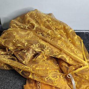 Lote anterior: Dos Cortinas Antiguas de Tul Amarillo con Diseño Floral