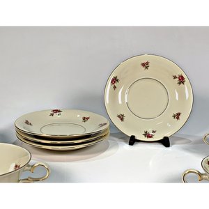 Seis Tazas de Consomé de Porcelana Bavaria Beige con Decoración Floral y Cuatro Platillos - imagen 4