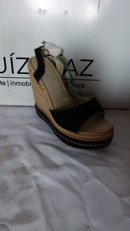 Zapatos de cuero en excelente condición - imagen 3