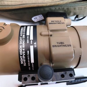 Visor Nocturno Americano PVS-4 para Arma Larga con Funda - imagen 2