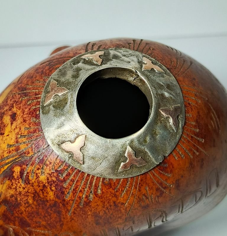 Mate galleta de calabaza con virola de plata y oro, tallado a mano - imagen 5