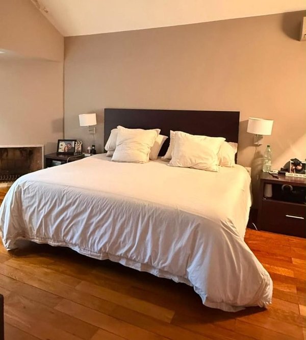 Juego de Dormitorio de Madera: Respaldo, Mesas de Luz y Cómoda
