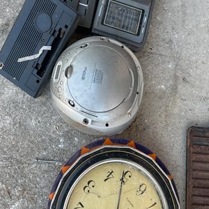 Lote anterior: Reloj de Pared y Componentes Electrónicos Varios