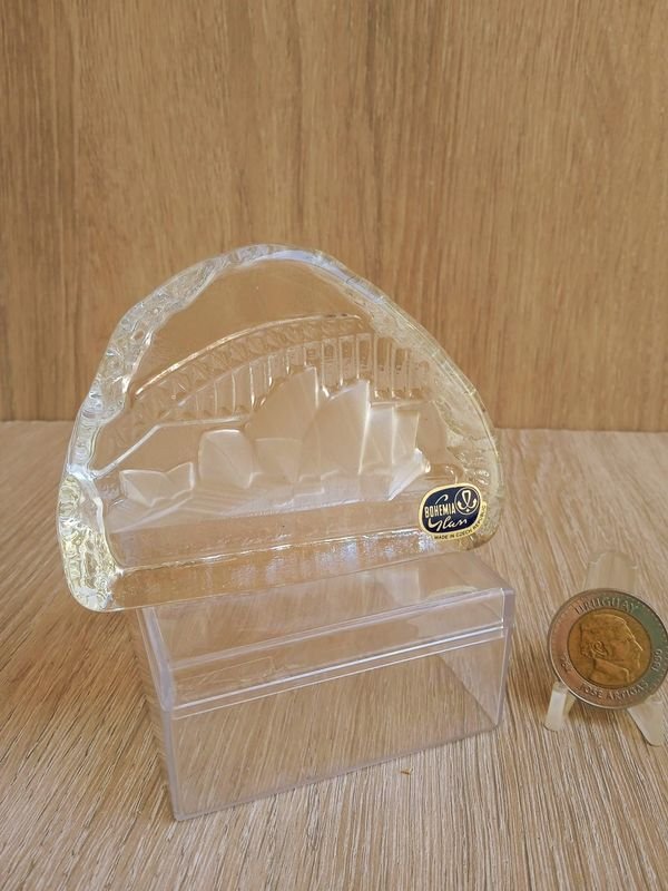 Lote anterior: Pisapapeles de cristal de Bohemia con la forma de la Ópera de Sídney Australia