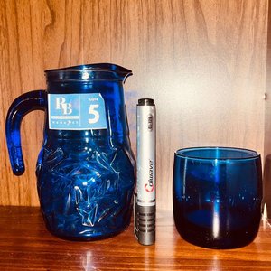 Jarra y Dos Vasos de Vidrio Azul - imagen 2
