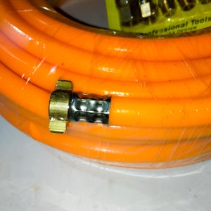 Manguera de Compresor Naranja 15 Metros con Manómetro y Juego de Acoples - imagen 2