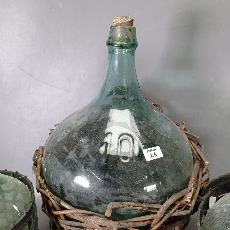 Botellas de vidrio con canastos de mimbre - imagen 4