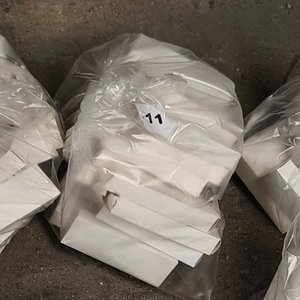 Lote de Bisagras Metálicas Negras con Tornillos - imagen 4