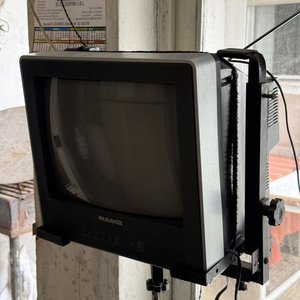 Televisor Panavox a Tubo con Soporte de Pared y Control Remoto - imagen 8